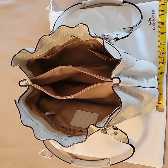 Authentic Coach handbag - Picture 4 of 14